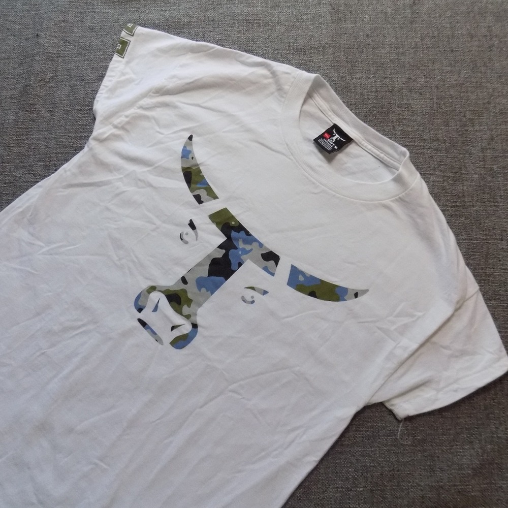 Hanes Beefy-T T-Shirt Mens M White Good Camo Bull‎ Graphic Heavyweight Cotton